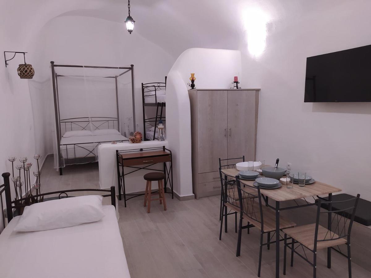 Mentoras' Complex Appartement Emporio  Buitenkant foto
