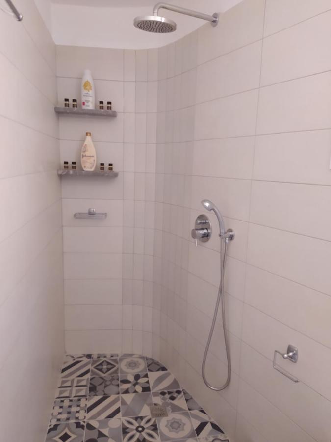 Mentoras' Complex Appartement Emporio  Buitenkant foto