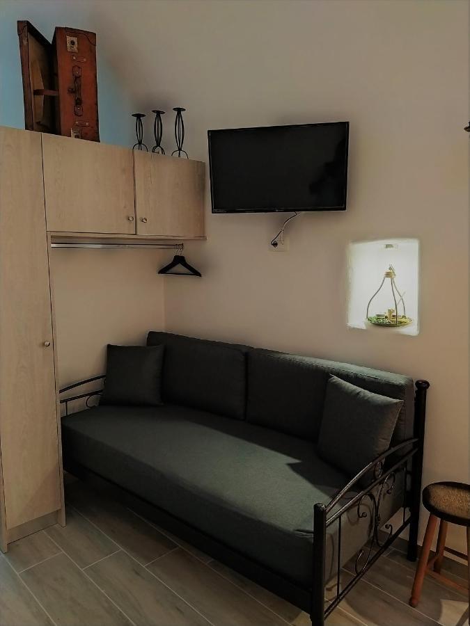 Mentoras' Complex Appartement Emporio  Buitenkant foto