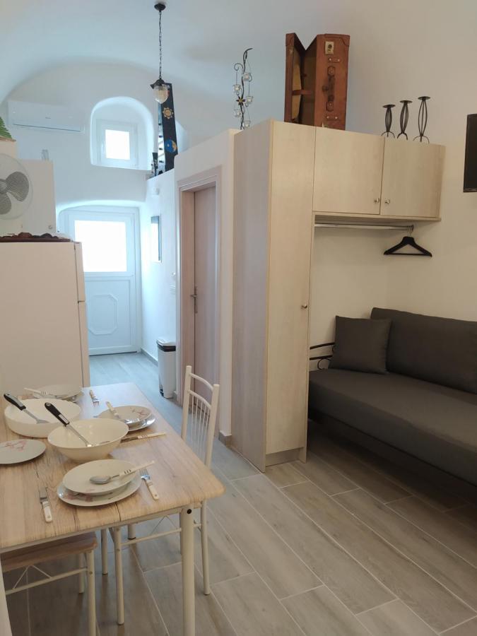 Mentoras' Complex Appartement Emporio  Buitenkant foto