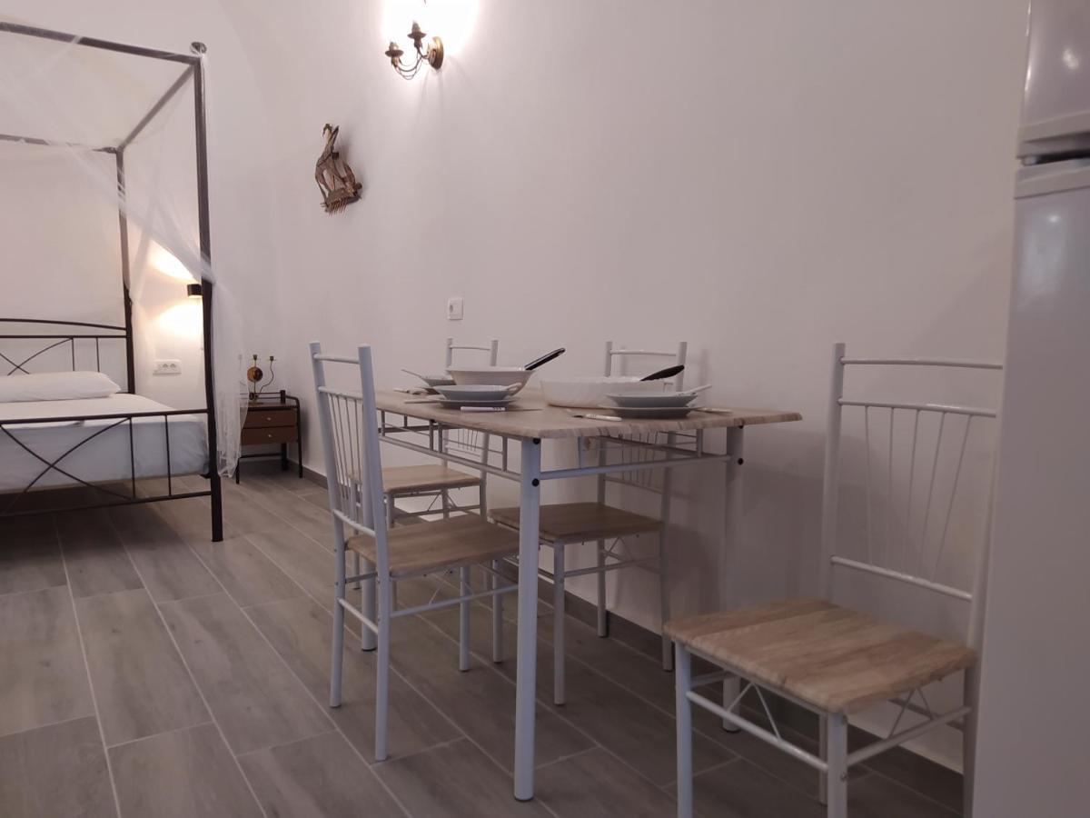 Mentoras' Complex Appartement Emporio  Buitenkant foto
